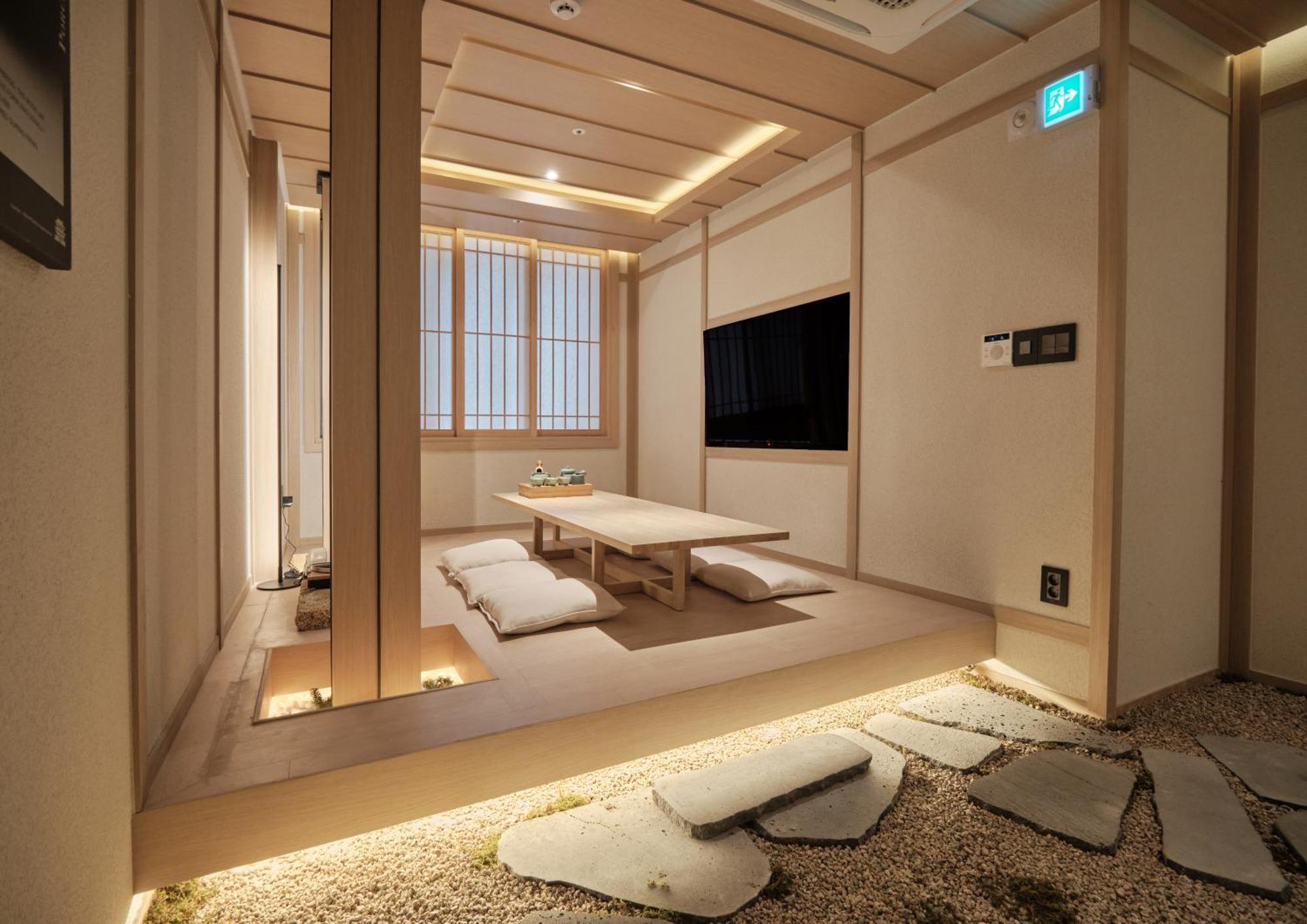 Uh Suite Central Сеул Екстериор снимка